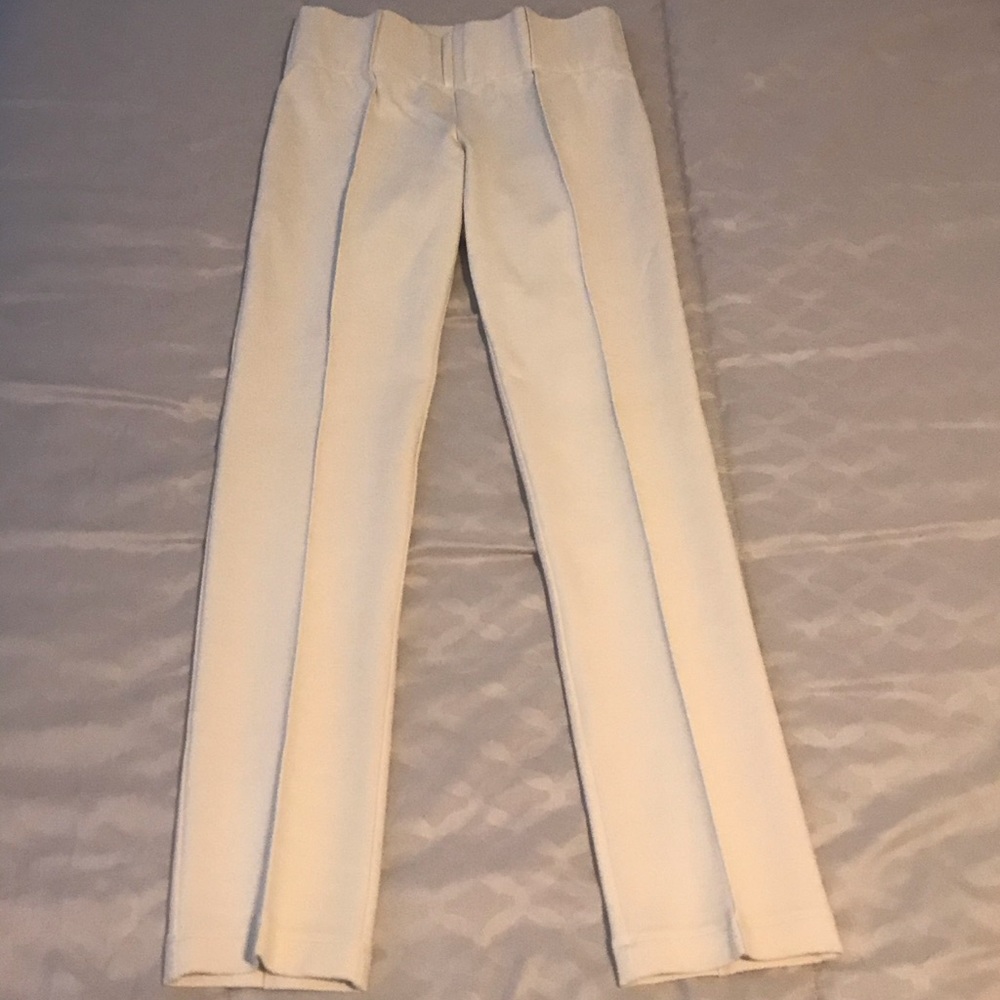 BCBG Maria Slim Pant in Whisper